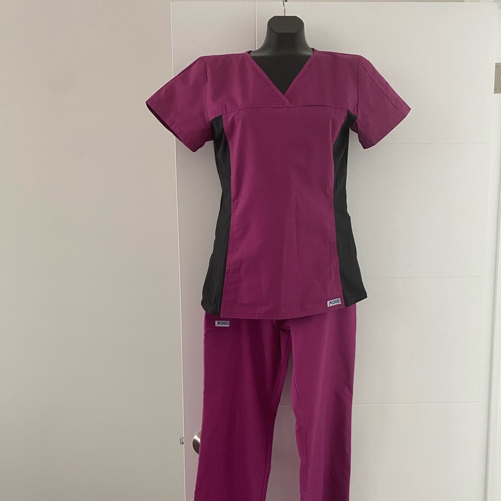 Mobb Flexi and slim fit nursing scrub set.